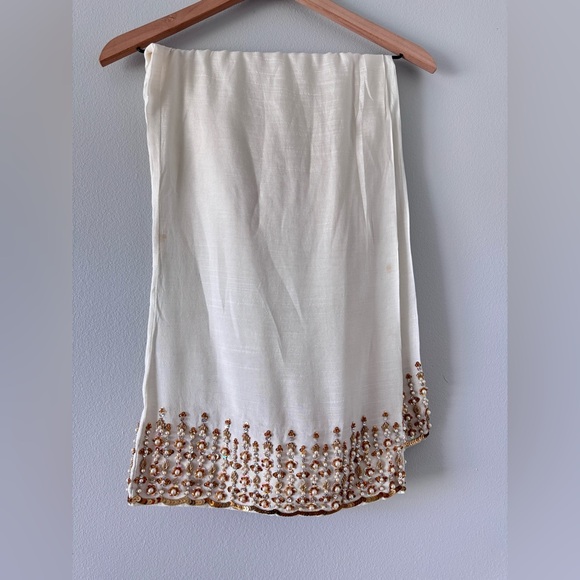 Elegant Cream Wedding Dress - Picture 5 of 7